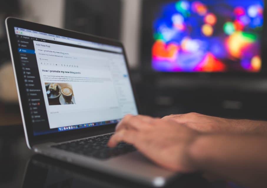 blogging-blur-business-261662