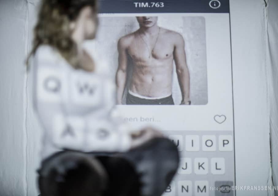 Voorstelling OFFLINE -over grooming en loverboys Voorstelling OFFLINE -over grooming en loverboys